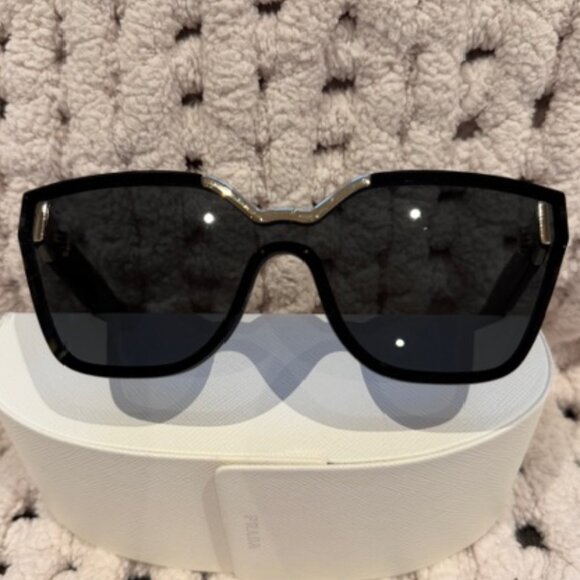 Prada Sunglass - Picture 4 of 16